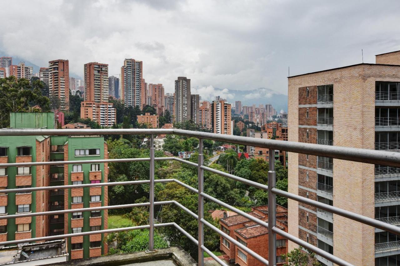 Cyan Suites Poblado By Mde Bnb Medellín Esterno foto