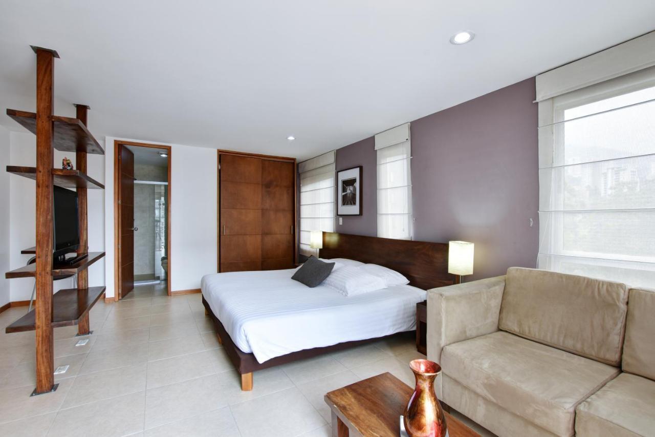 Cyan Suites Poblado By Mde Bnb Medellín Esterno foto