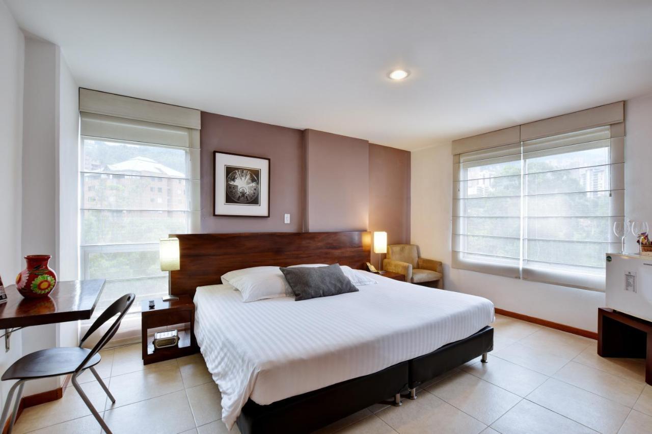 Cyan Suites Poblado By Mde Bnb Medellín Esterno foto