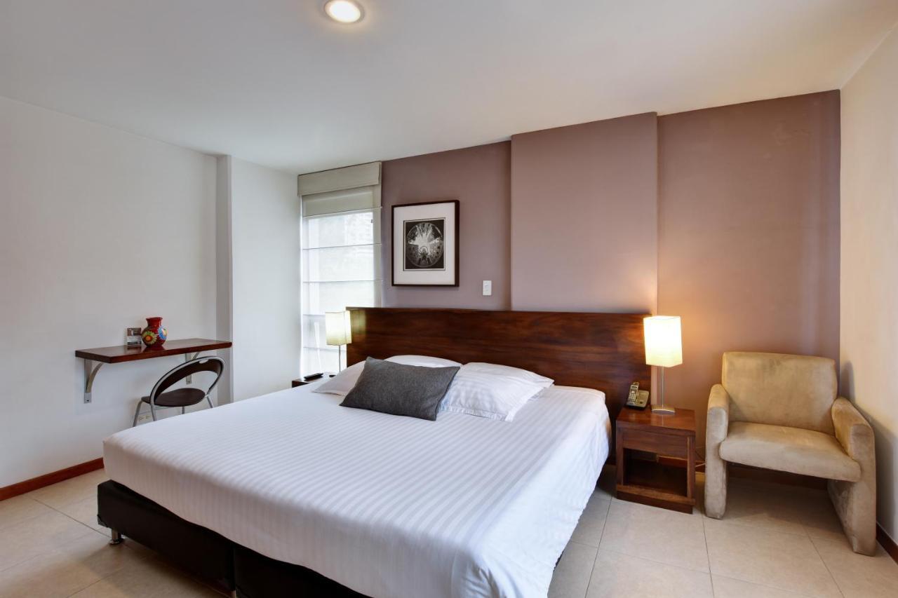 Cyan Suites Poblado By Mde Bnb Medellín Esterno foto
