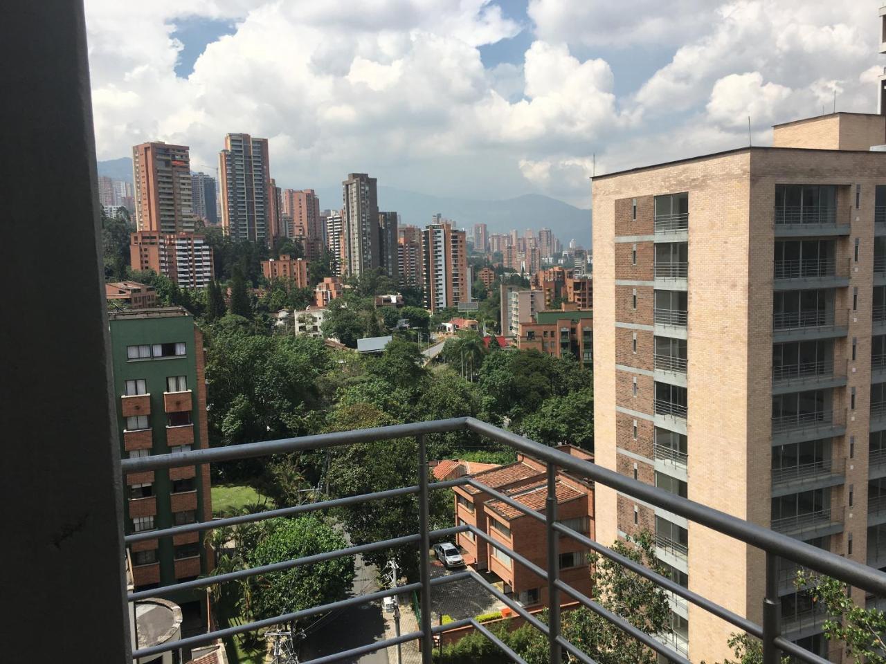 Cyan Suites Poblado By Mde Bnb Medellín Esterno foto