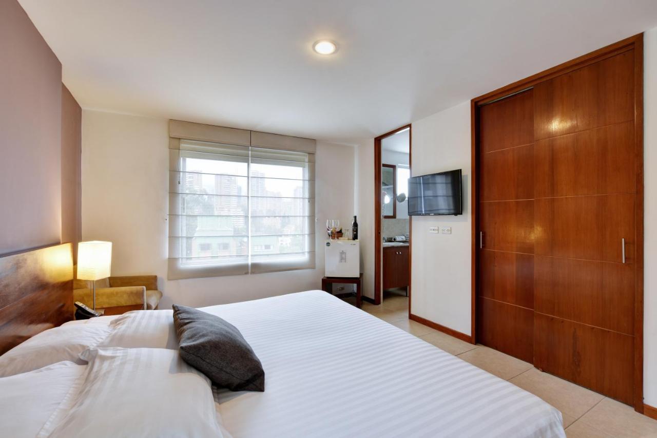 Cyan Suites Poblado By Mde Bnb Medellín Esterno foto
