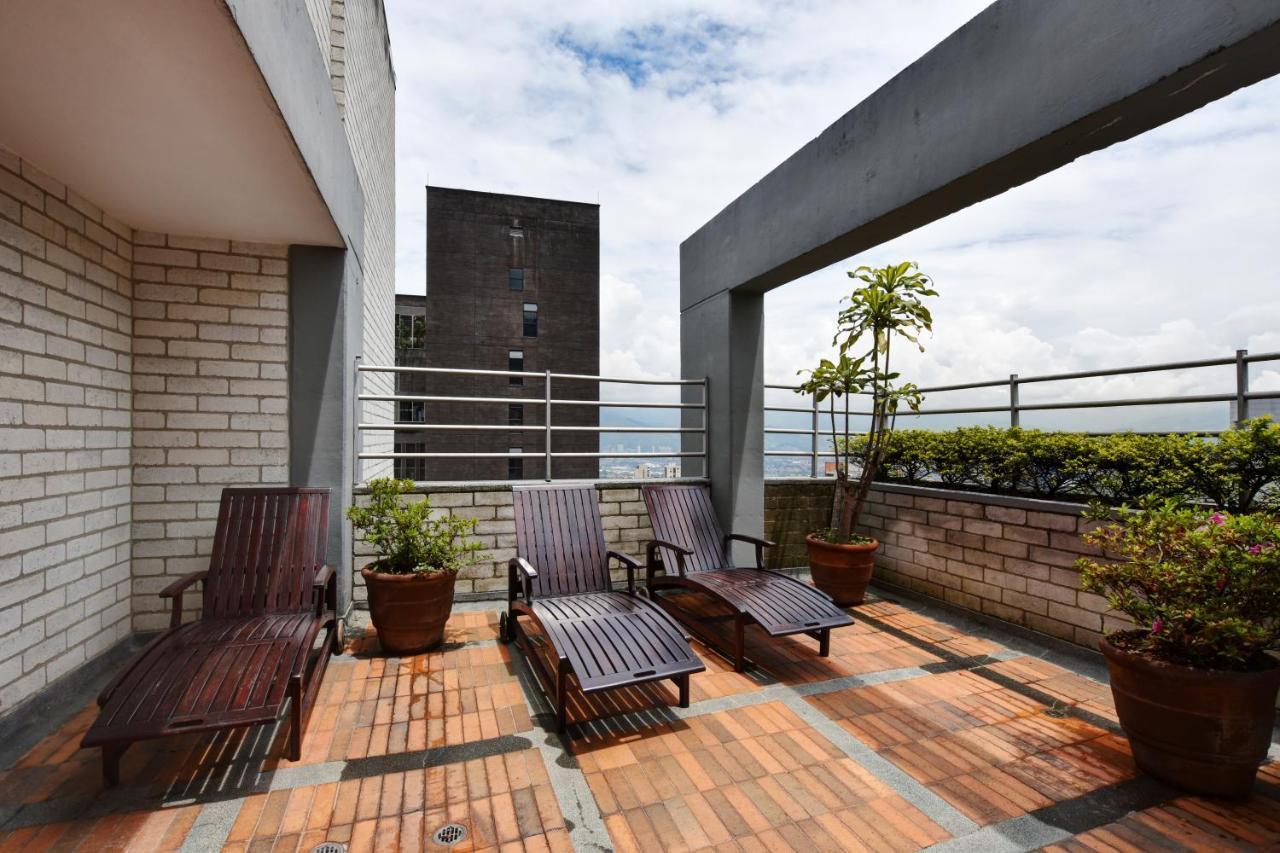 Cyan Suites Poblado By Mde Bnb Medellín Esterno foto