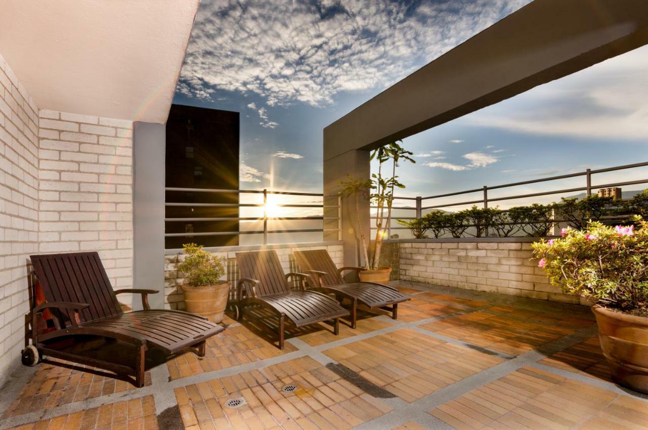 Cyan Suites Poblado By Mde Bnb Medellín Esterno foto