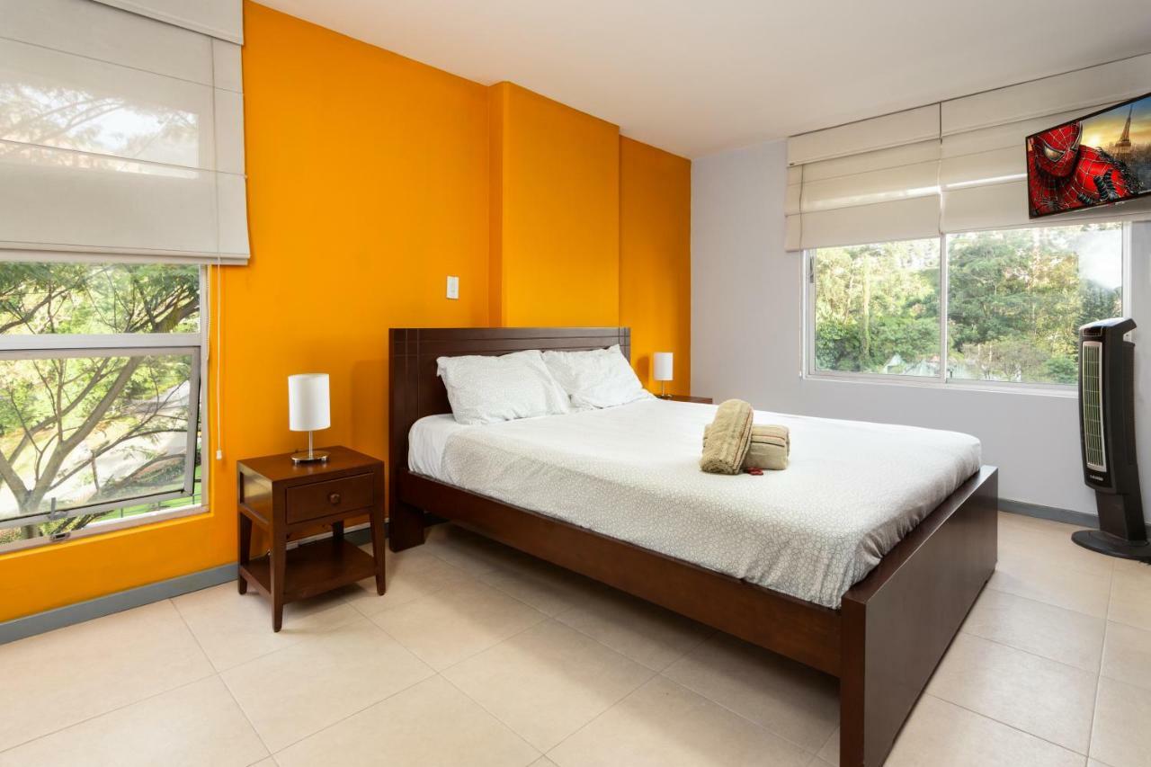 Cyan Suites Poblado By Mde Bnb Medellín Esterno foto